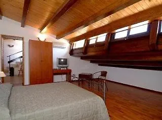 Vicere Speciale Oda ve Kahvaltı 4*